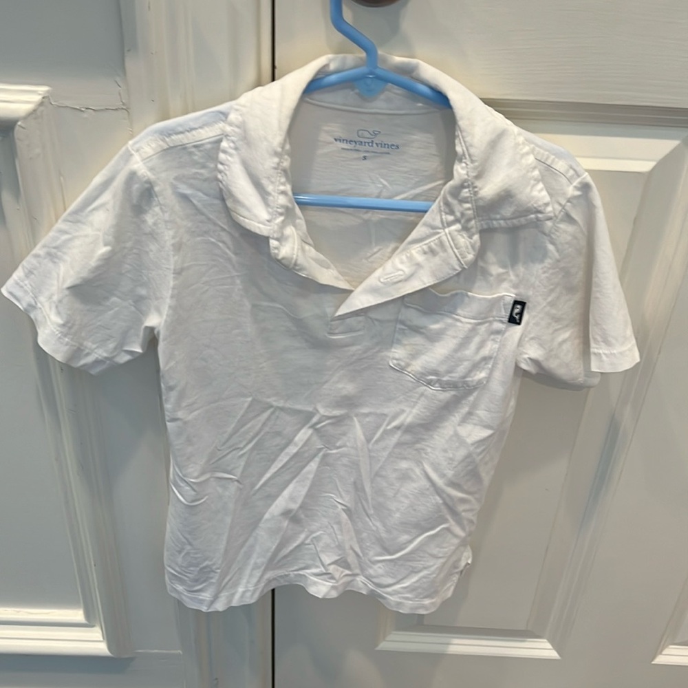 Good condition 100% cotton vineyard vines white polo with front pocket size 5